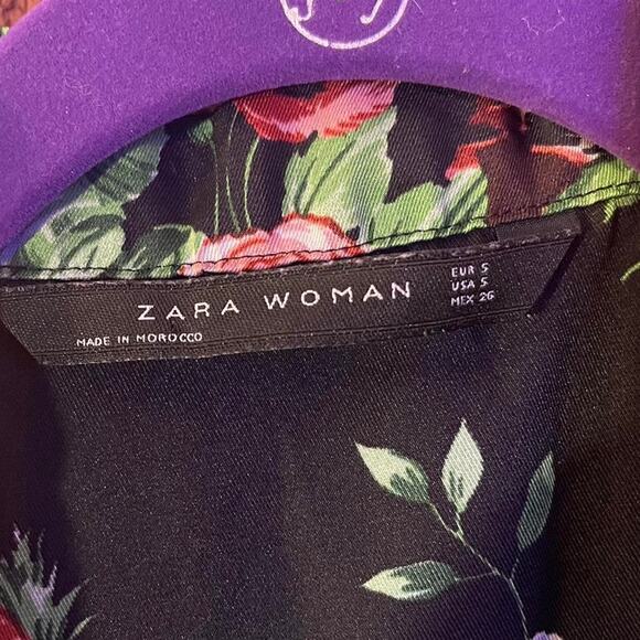 Zara Womans Blouse, Size S, PJ Top, Feels Like Silk, Black w/ Flowers, Button Up - Picture 2 of 4